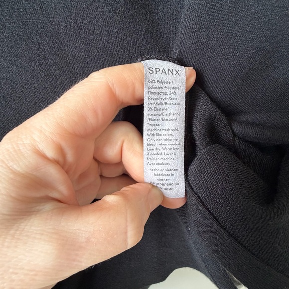 Black Oversized Sweatshirt - Picture 5 of 8